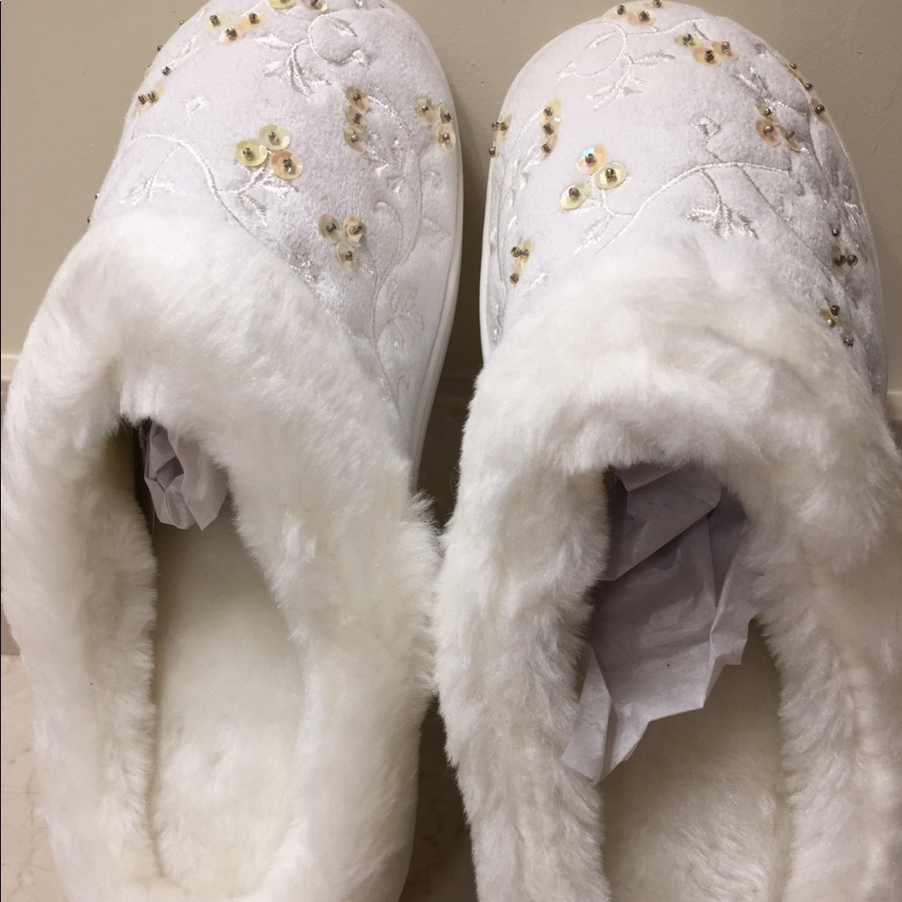 NWOT Avon Embellished Faux Fur Slippers